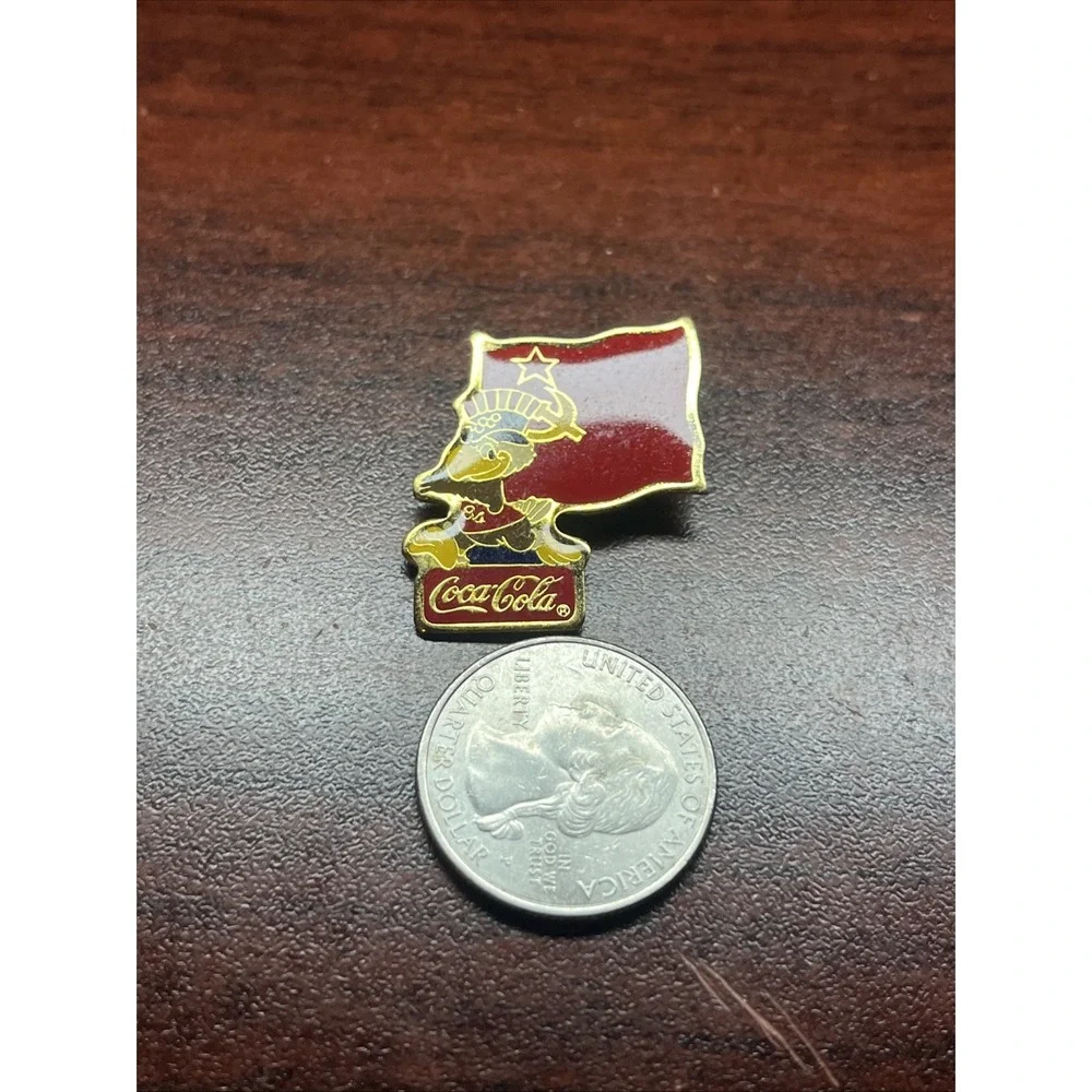Vintage 1984 Los Angeles Olympics Coca Cola Sam Eagle‎ Soviet Union Flag Pin
